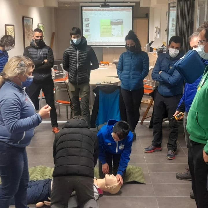 Hamalau lagunek parte hartu dute lehen sorospenei buruzko ikastaroan