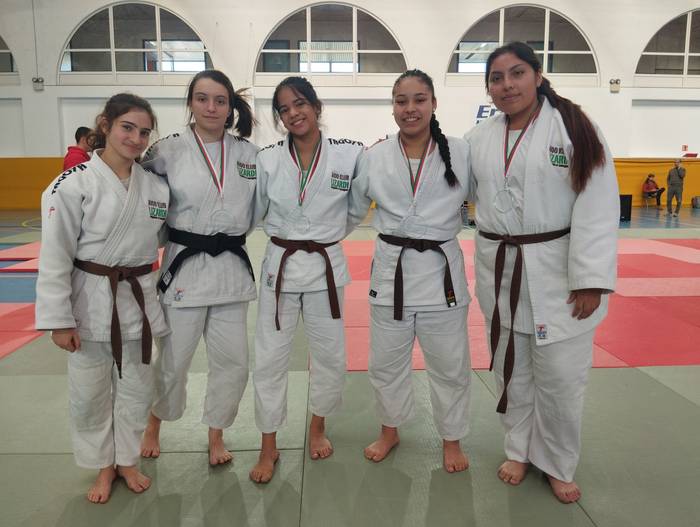 Urrezko bi domina eskuratu dituzte Zarauzko judokek Euskadiko txapelketan