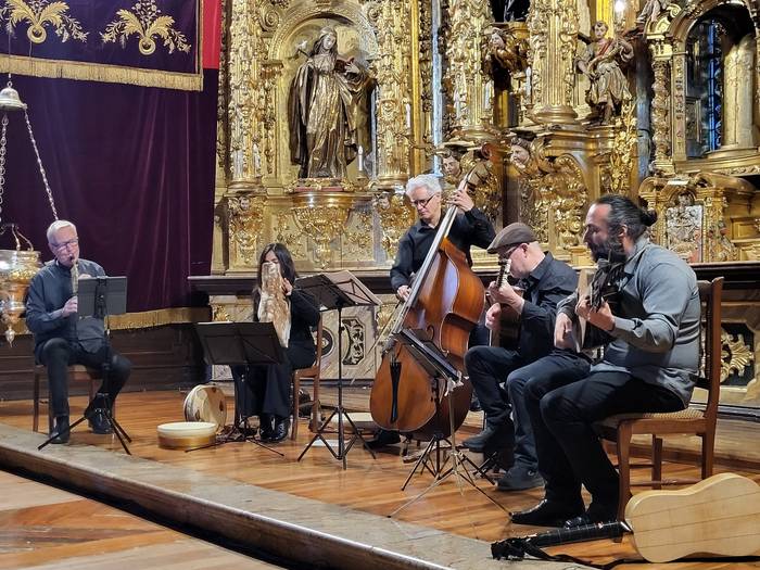 Andreas Prittwitz musikariak hartu du Santa Kutz elizako agertokia