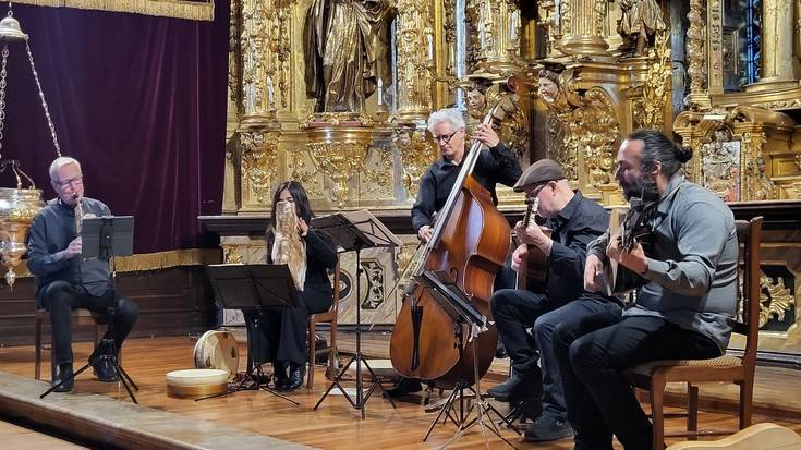 Andreas Prittwitz musikariak hartu du Santa Kutz elizako agertokia