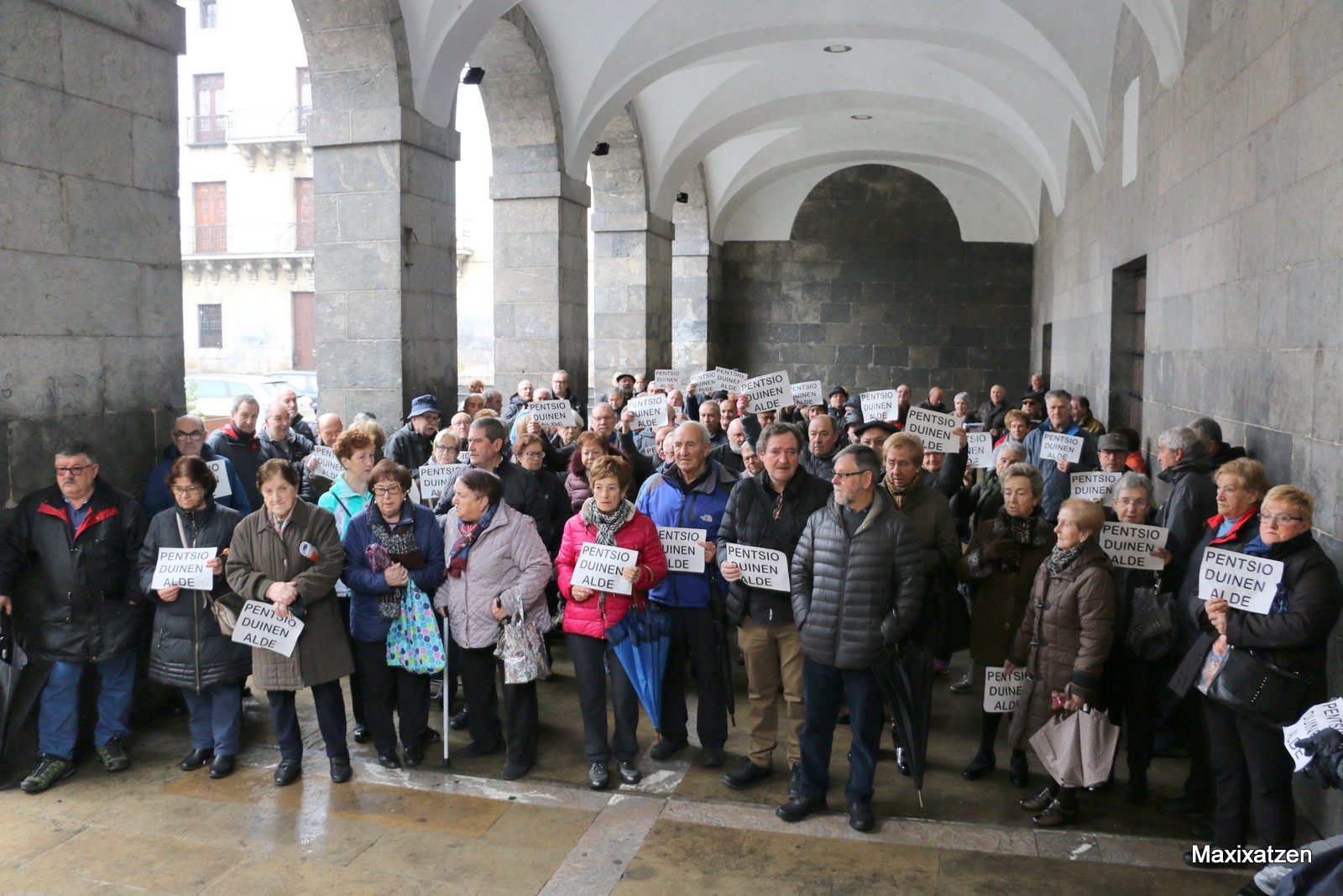 Zapatuan Bilbon egingo den manifestaziorako deia egin dute pentsiodunek