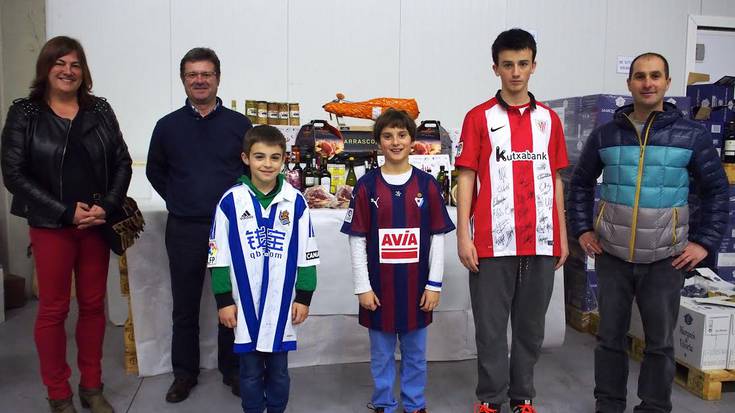 Banatu dira Zumaiakoren Gabonetako otarra eta kamisetak