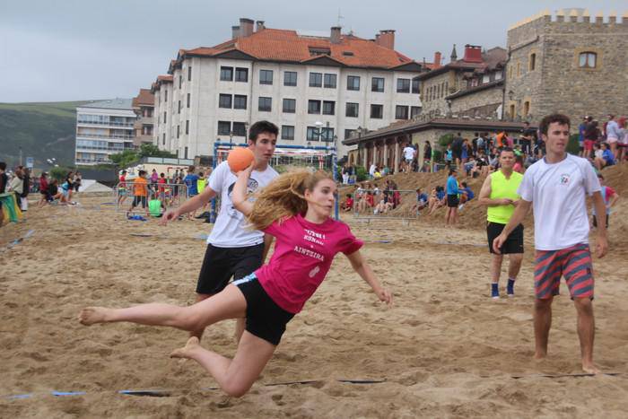 Txaparrotanen bigarren asteburua jokoan da Zarautzen