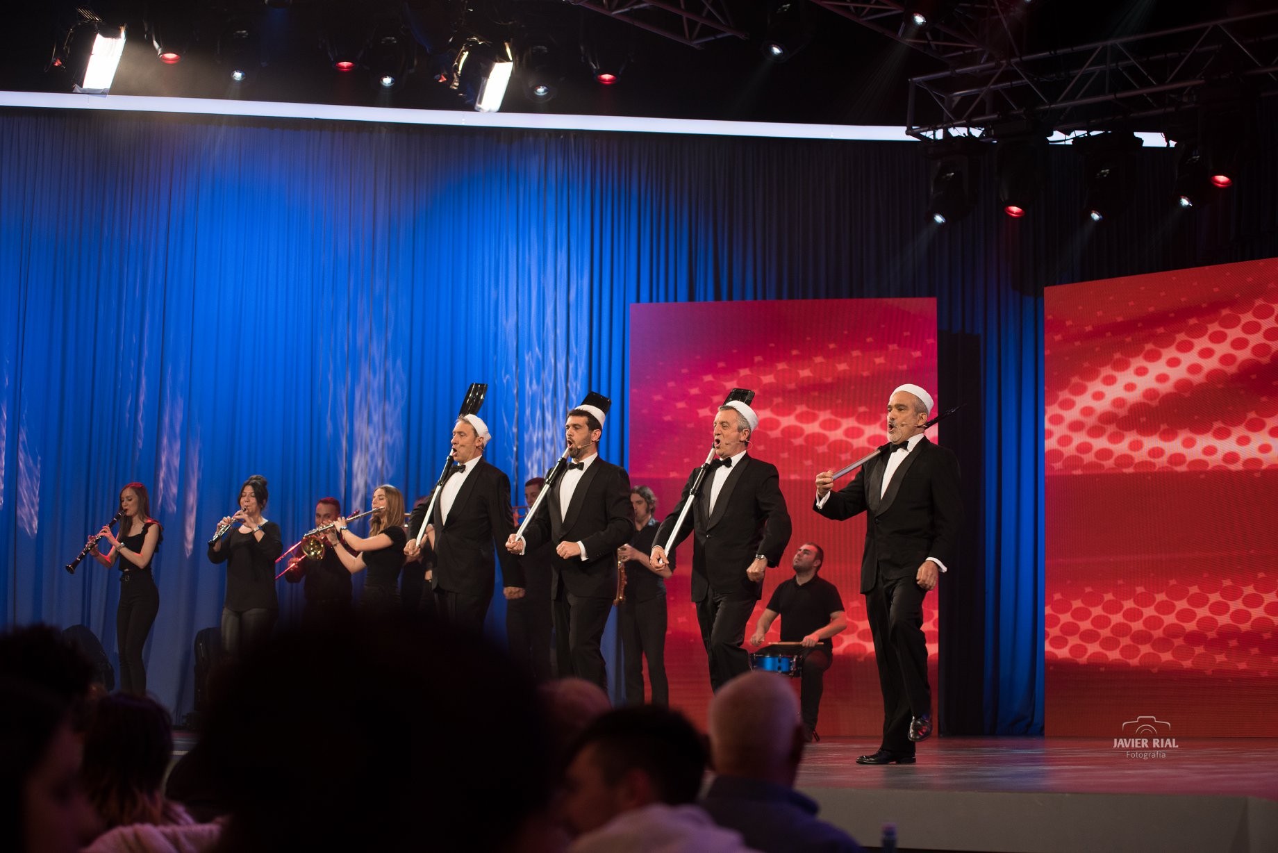 Maxixatzenek Golden Apple Quartet taldearen emanaldirako bi sarrera bikoitz zozkatuko ditu bazkideen artean