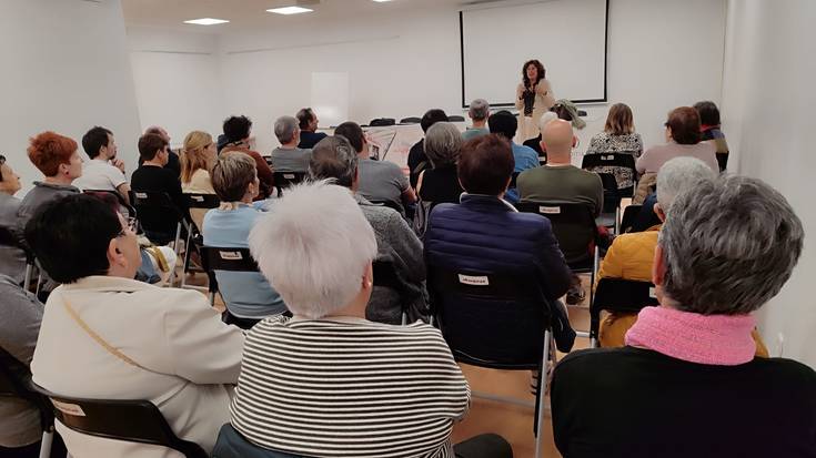 Notarioaren figura hobeto ezagutzeko aukera izan dute Babes Sarearen hitzordura joan direnek