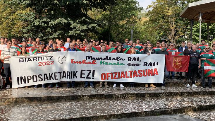 Euskal Herriko pilota selekzioaren ofizialtasunaren aldarrikapenarekin bat egin du Gotzon Enbilek