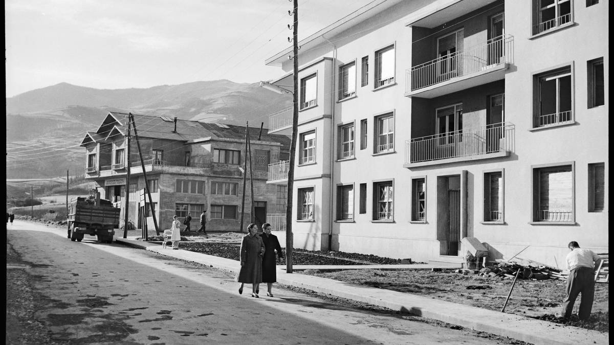 Altzibar etorbidea eraikitzen, 50eko hamarkadan