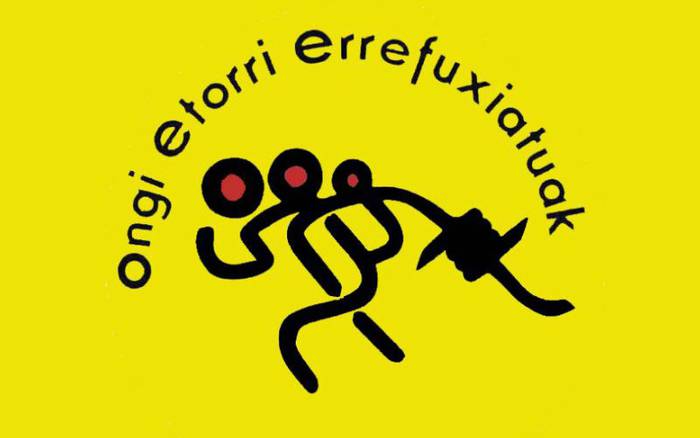 Errefuxiatuen Nazioarteko Egunaren harira, banderolak salgai Getarian
