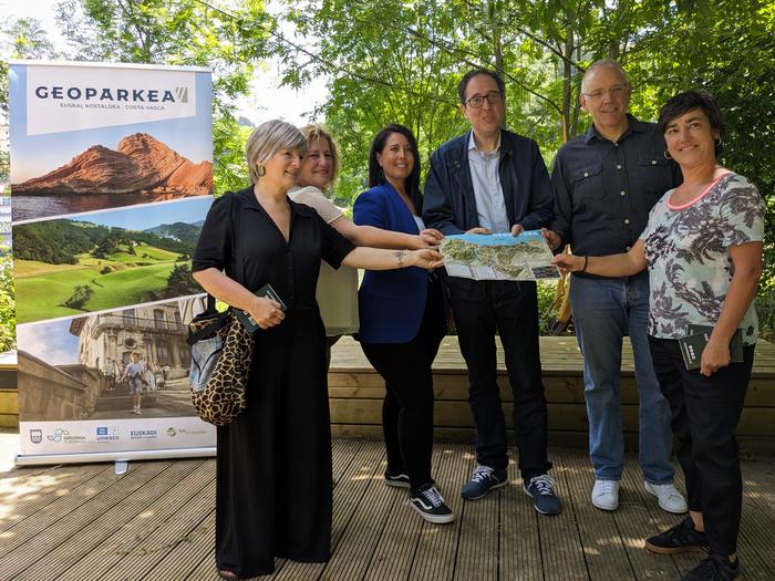 'Geoparkeko bira' baliabide turistiko berria aurkeztu du gaur Euskal Kostaldeko Geoparkeak