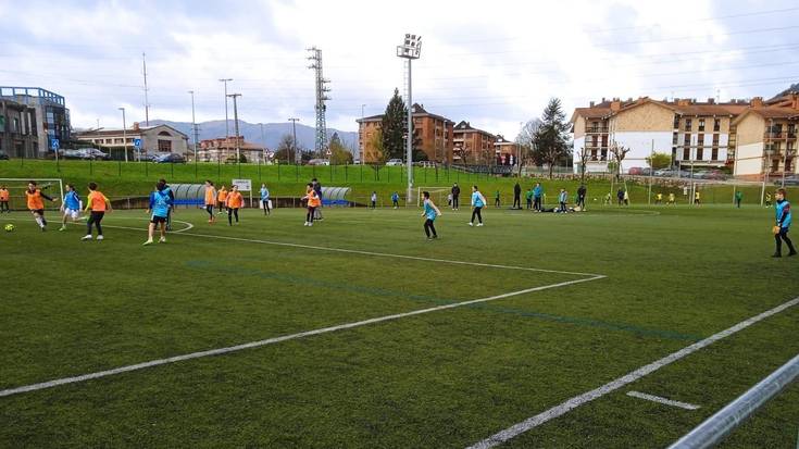 Saskibaloia eta futbola, eskola kirolaren 2026ko lehen jardunaldian
