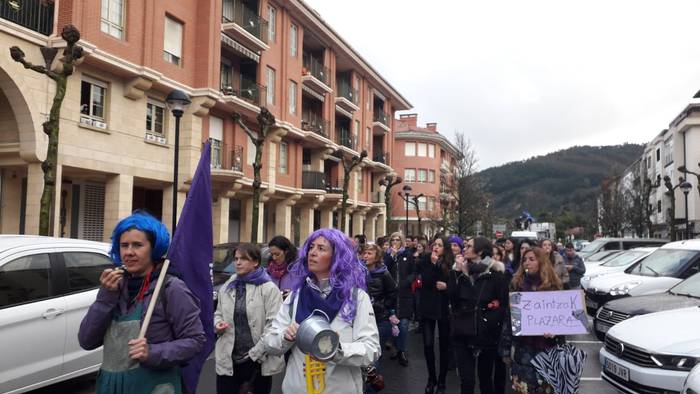 "Militantzia kaleak morez betetzetik harago doa"