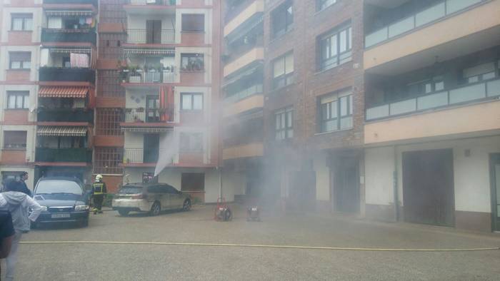 Sutea izan da Azpeitiko Barrenetxe auzuneko garaje batean