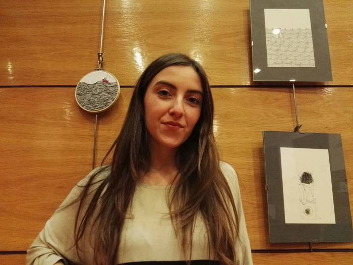 Elene Tamayo: "Lerro finez irudikatutako itsasoa da nire lanaren bereizgarria"