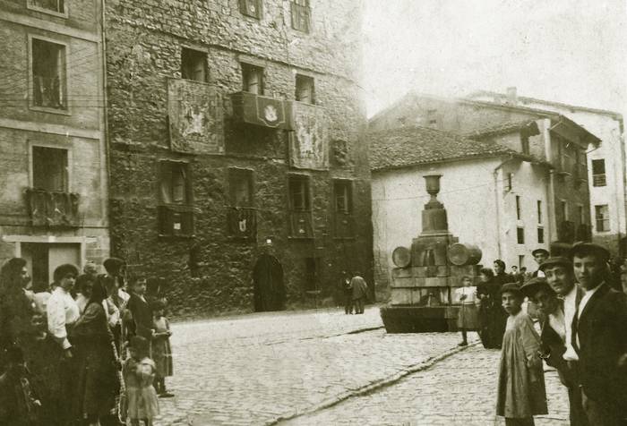 Gure herriaren ikurrak