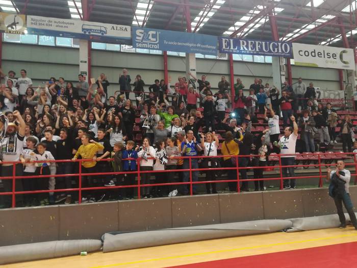 Amenabar Zarautzek beste urtebetez Ohorezko Zilar Mailan jokatuko du