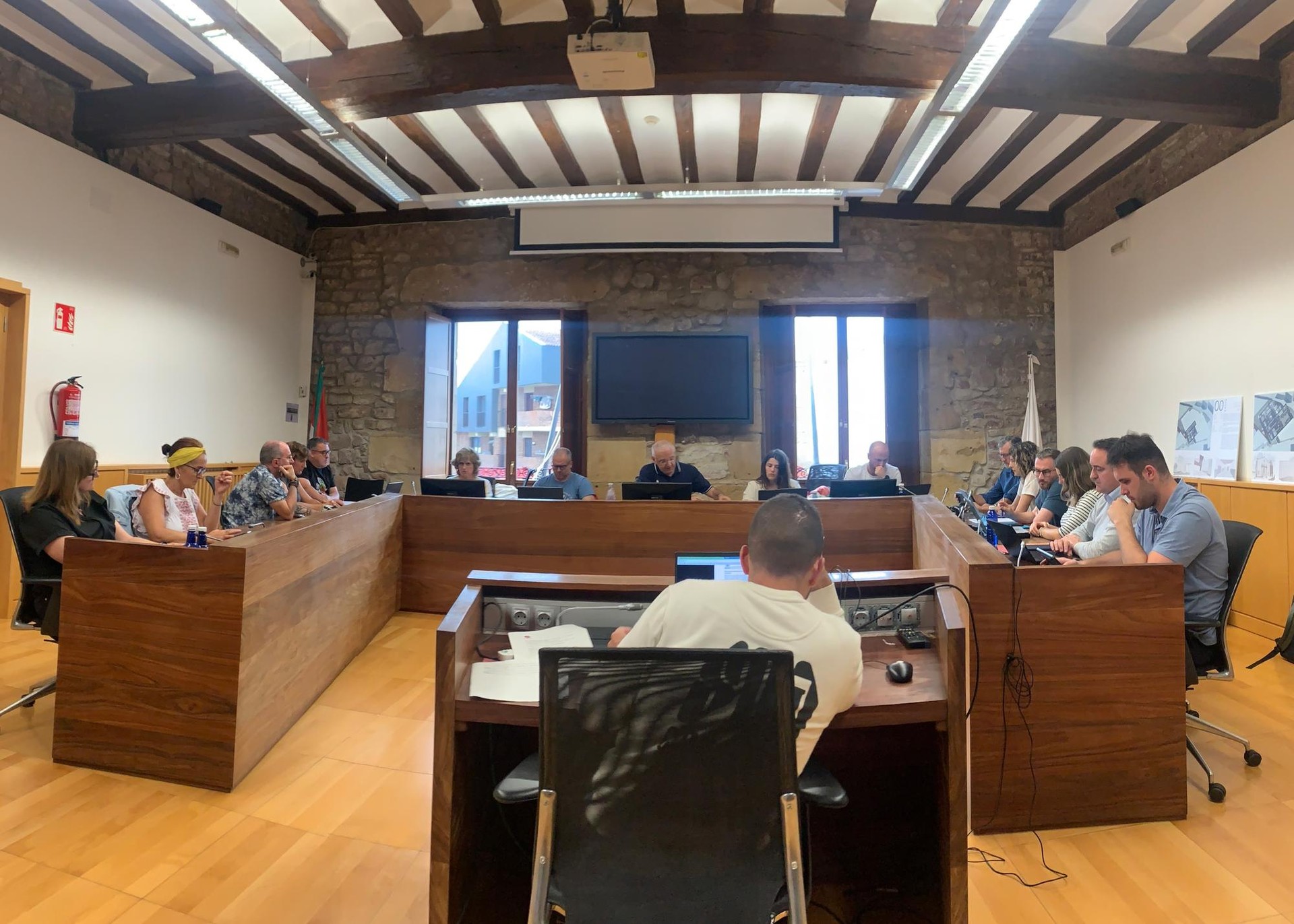 Zarauzko EAGa ez ixteko eta zerbitzuak une oro mantentzeko eskatu dio plenoak Jaurlaritzari