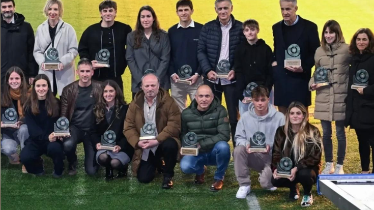 Kirol prentsaren sariak jaso dituzte Janire Gonzalez-Etxabarrik eta Irati Osak