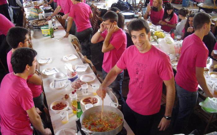 Orioko Gazte Festetako paella lehiaketako txartelak salgai daude