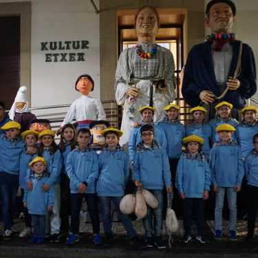 Jaiak: Herriko txaranga eta buruhandiak kalez kale, Santa Zezilia bezperan