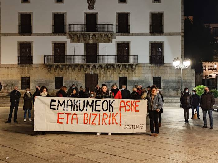 Tuterako hilketa matxista salatu dute Azkoitian eta Azpeitian