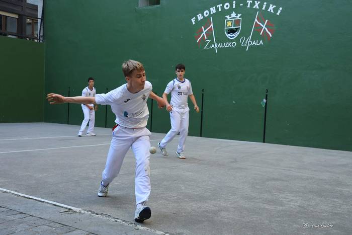 Estreinakoz jokatuko dute igandean Zarauzko I. Esku Pilota Txapelketa