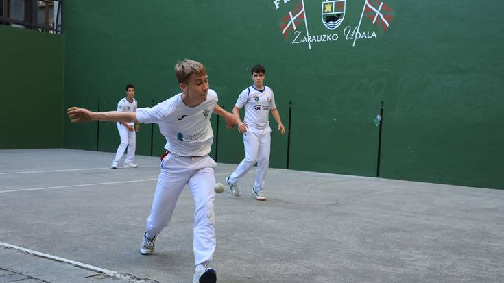 Estreinakoz jokatuko dute igandean Zarauzko I. Esku Pilota Txapelketa