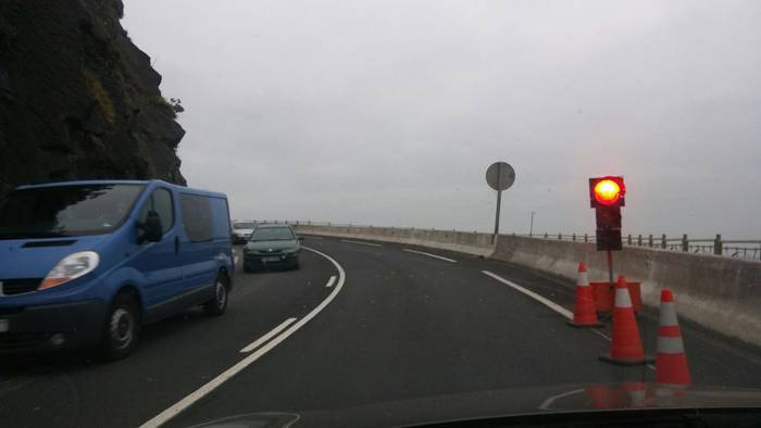 Getaria-Zarautz errepideko zati batean errai bat itxita
