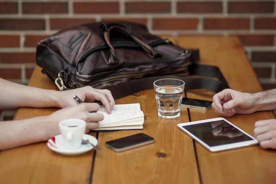 Inkestan galdera berria: 'Ligatzeko erabiltzen al duzu sare sozialik edo aplikaziorik?