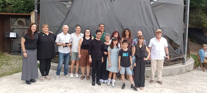 Kantuan aritu dira Musika eskolako kantu eskolako ikasleak