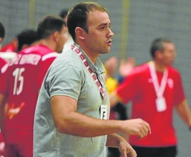 Entrenatzaile aldaketa Amenabar eskubaloi taldean