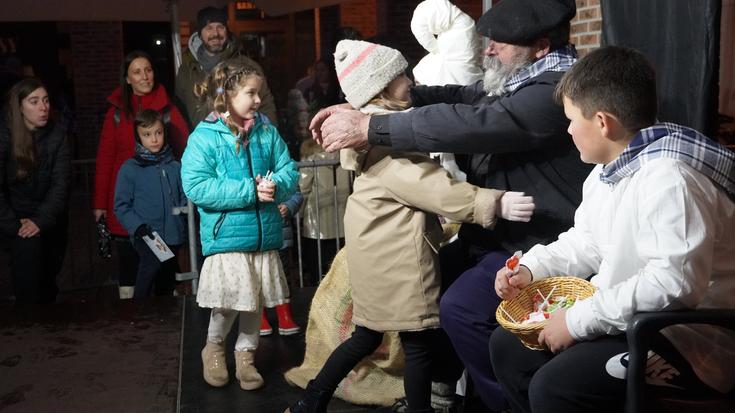 Beti bezain maitakor iritsi dira Olentzero eta Mari Domingi