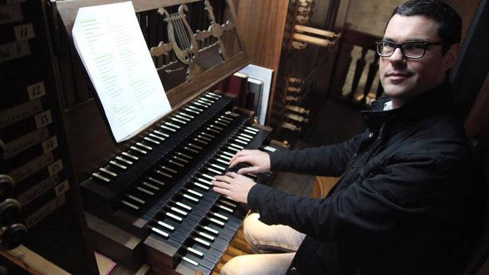 Pau Riuró organistak kontzertua emango du igandean Parrokian