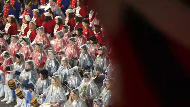 Azkoitiko helduen danborradak utzitakoak, bideoan