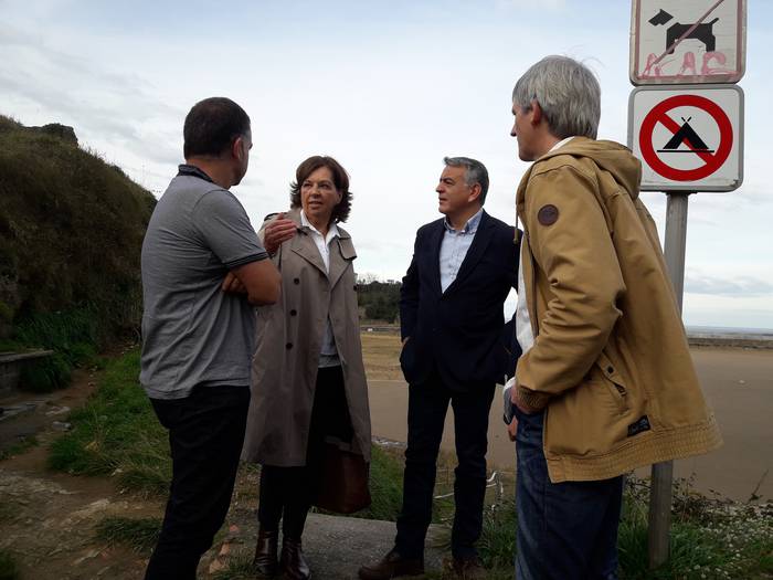 Datorren udaberrian hasiko dituzte Santiago hondartzako lanak