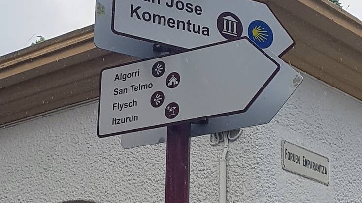 Seinale berriak herriko kale eta bidegurutzetan