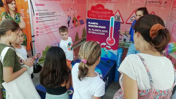 Asteklima azokak geldialdia egin du Zarautzen