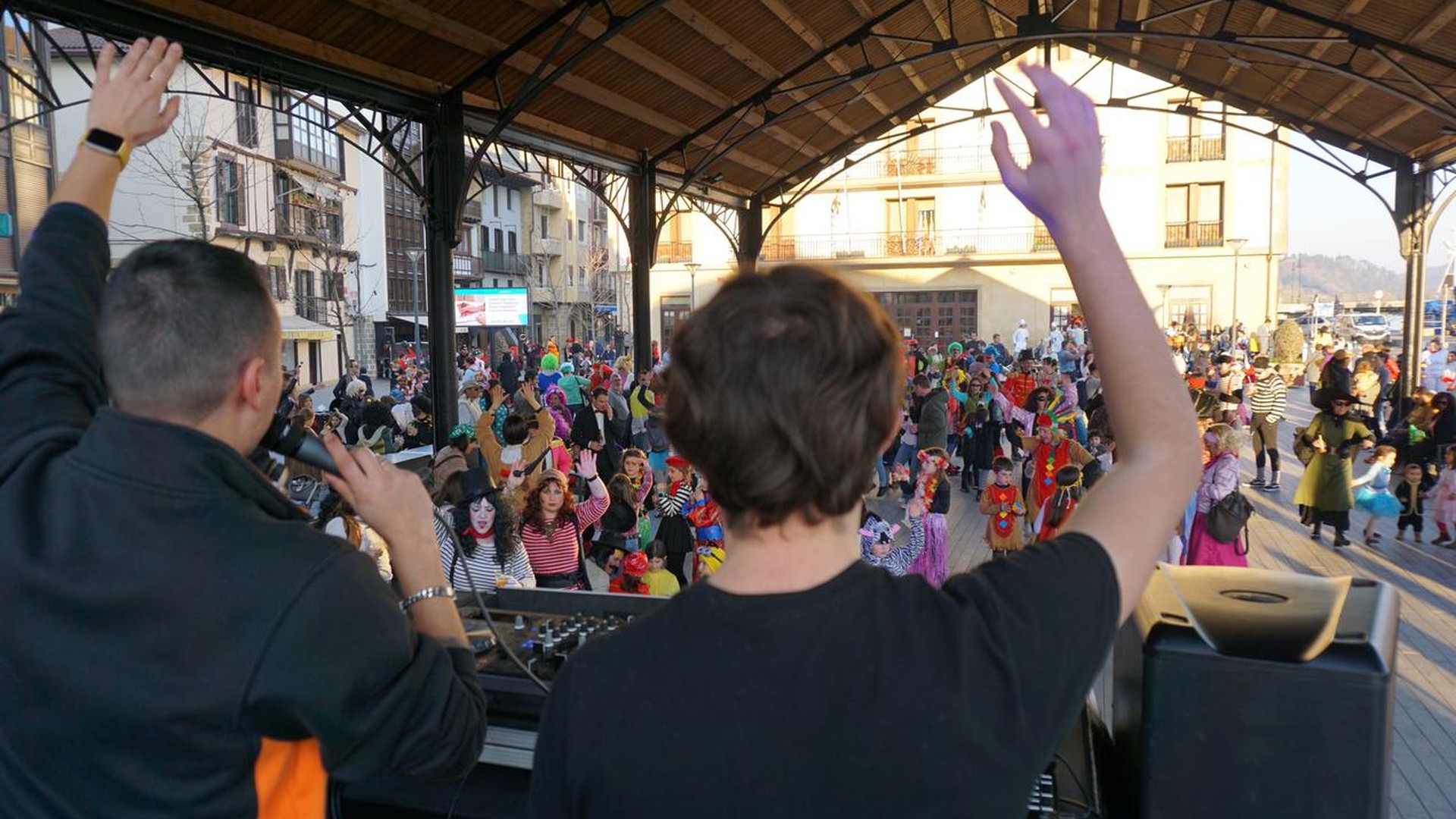 Disko festak borobildu zuen egun osoko jaia