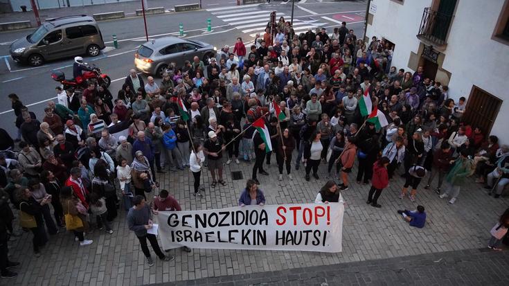 Palestinaren aldeko aldarria ozen entzun da Saregile plazan