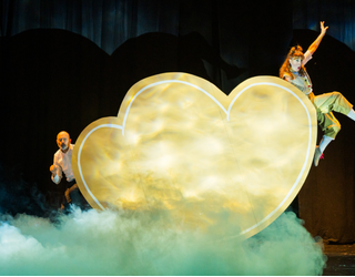 Aita baten haurtzaroko oroitzapenak, hodeien arteko bidaian kontatuta