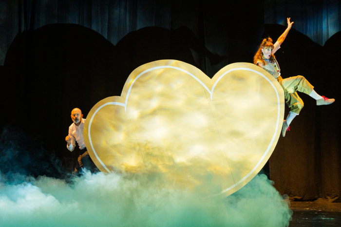 Aita baten haurtzaroko oroitzapenak, hodeien arteko bidaian kontatuta