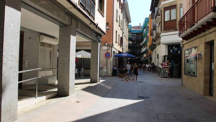 Pertsona bat salatu dute Zarautzen, zenbait tabernatan iruzur egitea egotzita