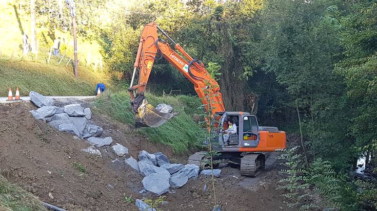 Olaa bidea konpontzeko lanak hasi dituzte