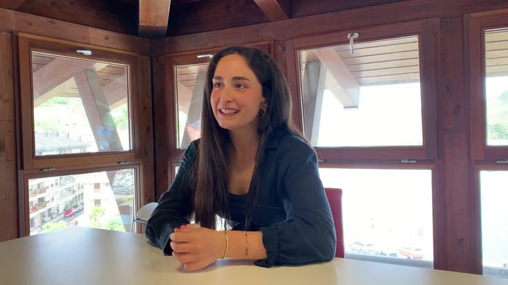 Ekaineko Zumaia Guka aldizkariaren aurrerapena: Sara Uribe-Etxeberria idazlea