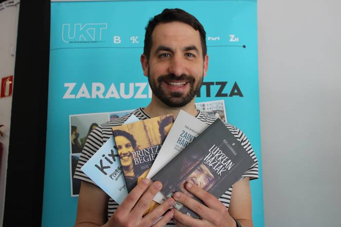 Zarauzko Hitzak zozkatutako Elkar argitaletxearen liburu sortaren irabazleak jaso du saria