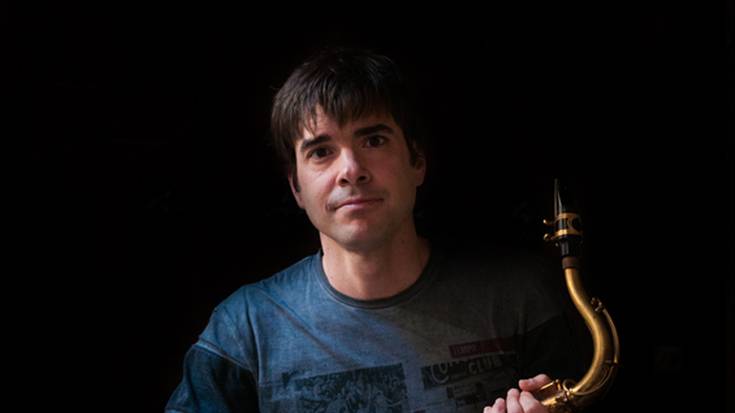 Julen Izarra: “Jazza deitzen diogu inprobisazioari tartea egiten dion musika guztiari”