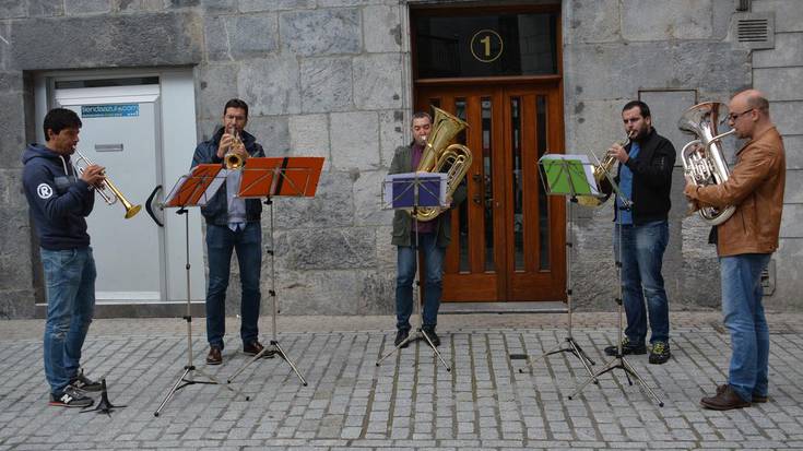 Plazatik Annapurnaraino, Azoka Herritik