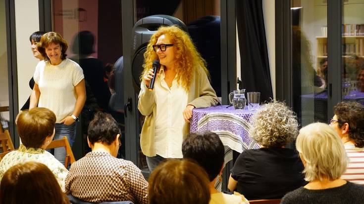 Interesa piztu du Cristina Fallarasek Emakumeon Etxean eskainitako hitzaldiak