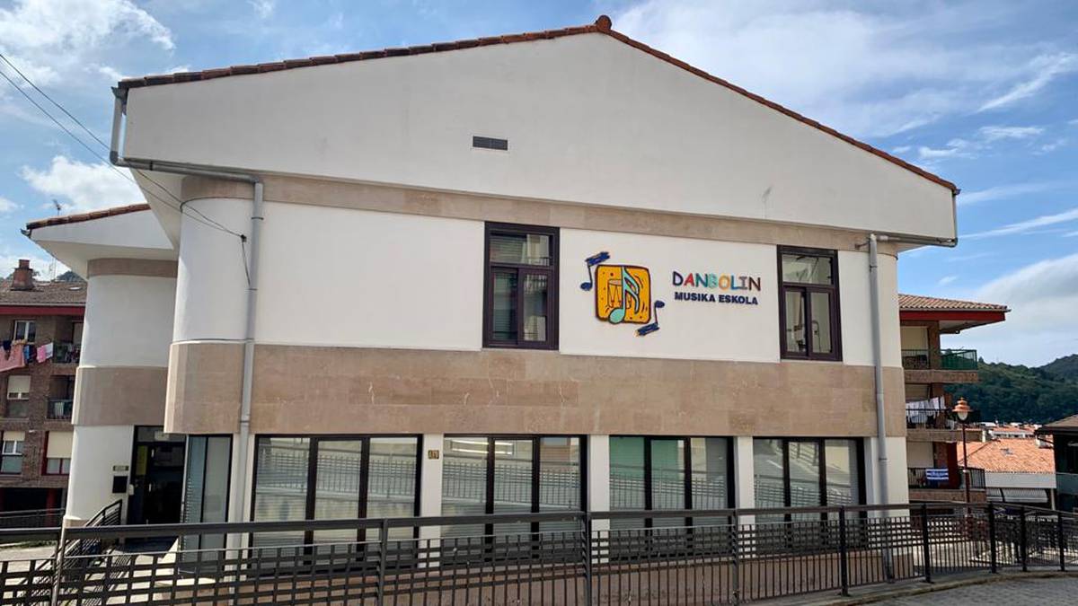 Danbolin Musika eta Dantza Eskolak bigarren matrikulazio epea irekiko du irailaren 1etik 9ra
