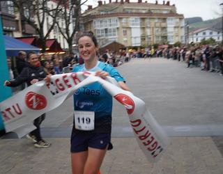 Helene Alberdik eta Martin Amilibiak irabazi dute Zumaiako 41. Herri Lasterketa