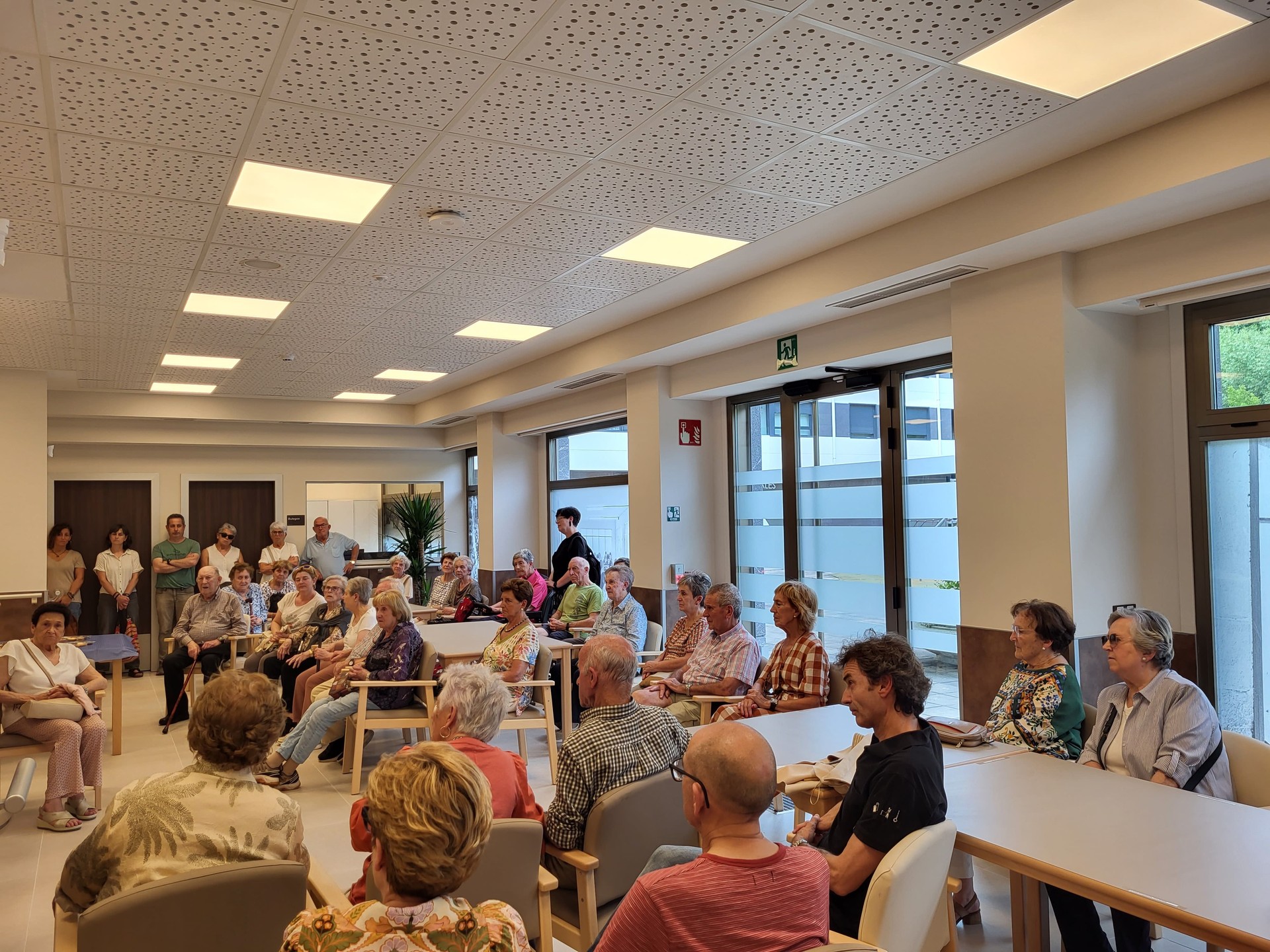 Herritar ugari, eguneko zentroaren ate irekien jardunaldian